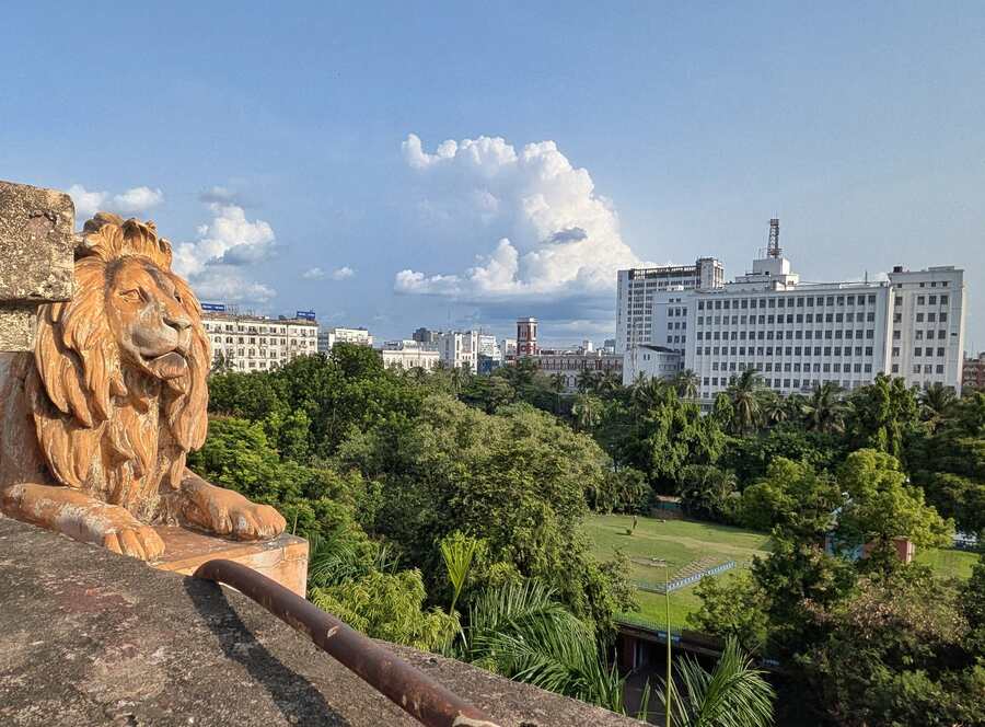 Writers’ Building was strategically positioned within the colonial administrative district of B.B.D. Bagh and aligned with Raj Bhavan as part of a carefully planned urban layout