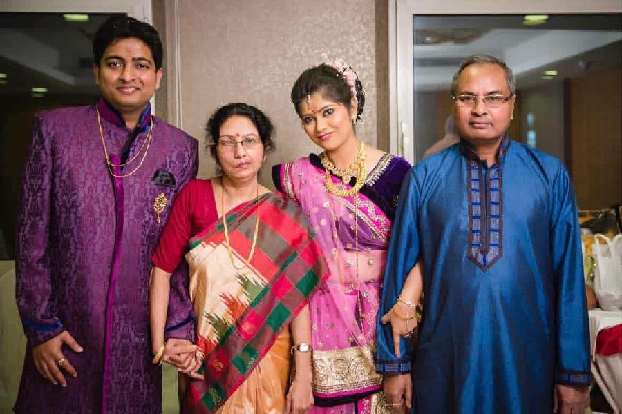 Anusreea Paul Mukherjee with her husband Swarnava Mukherjee and her parents