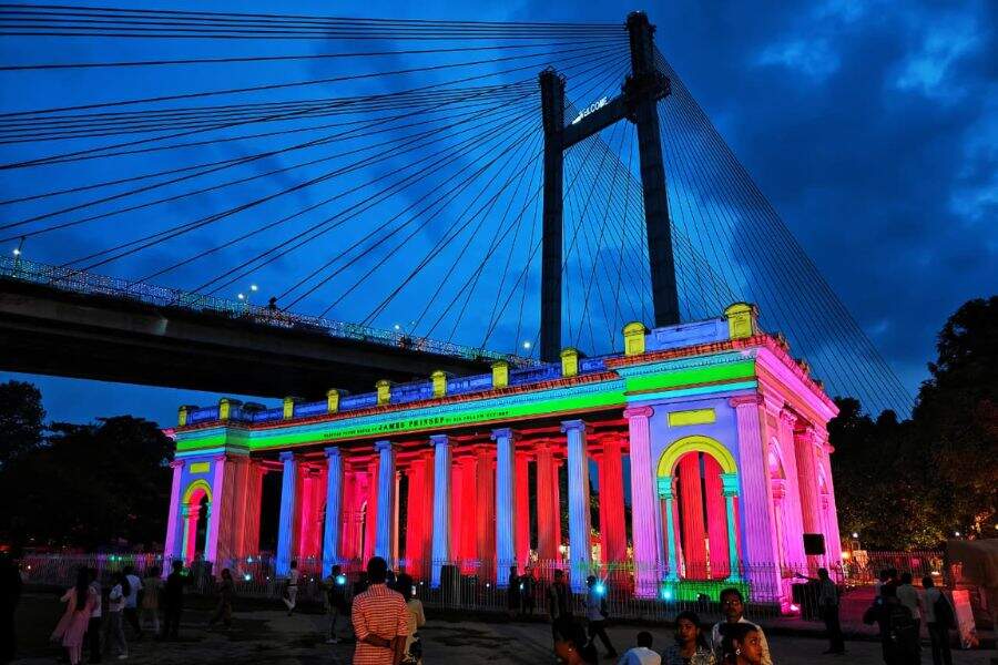 The event began at 5.30pm with hundreds of visitors taking part in cultural programmes, art installations, food stalls and family-friendly attractions. 