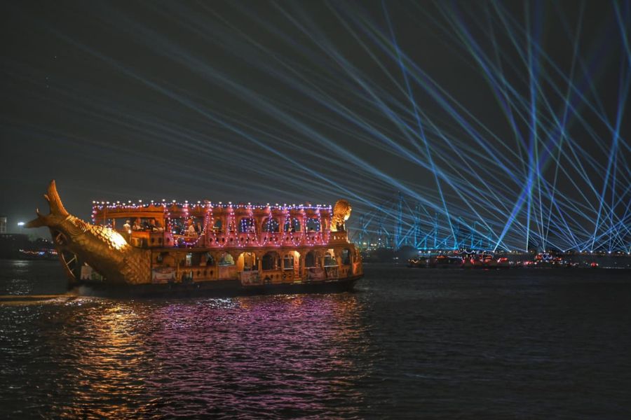 The drone display followed an evening of cultural performances, art installations, food stalls and family entertainment at the venue. Laser displays and interactive activities add to the festive atmosphere.