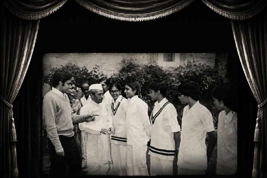 MK Sharma (extreme left) introduces the INdian team at a camp at WCAI