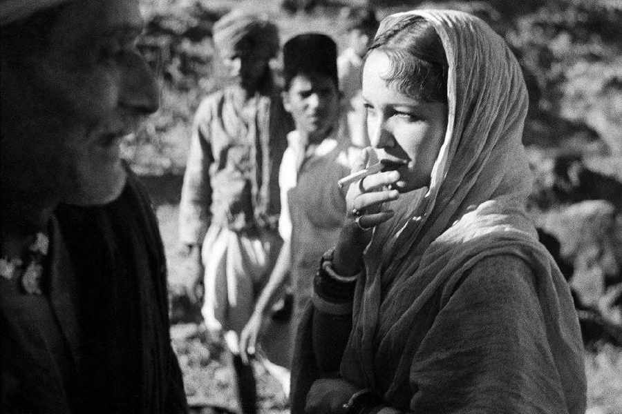 Devika Rani on the sets of Izzat (1937)