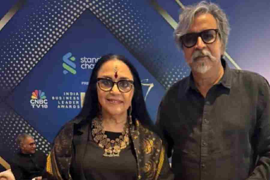 Prasoon with sister Ila Arun