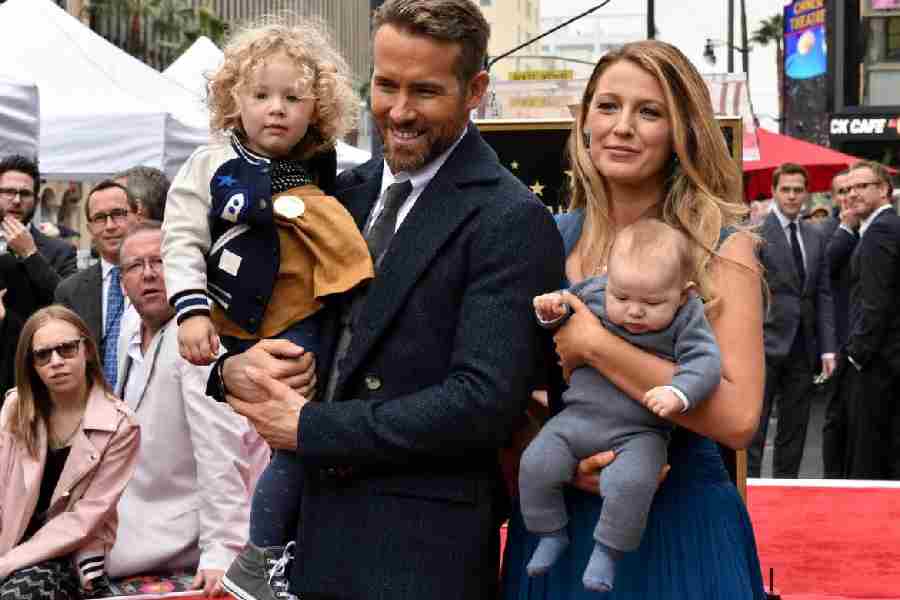 Ryan Reynolds and Blake Lively with their kids