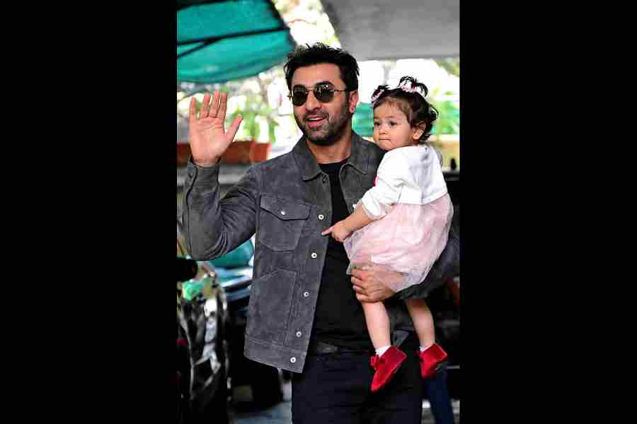 Ranbir Kapoor with daughter Raha