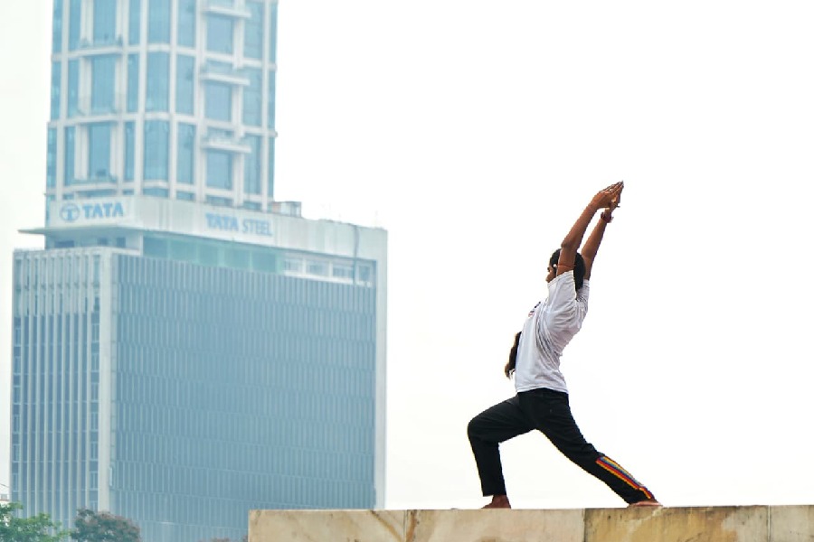 A yoga enthusiast strikes a balance pose on the iconic Victoria Memorial