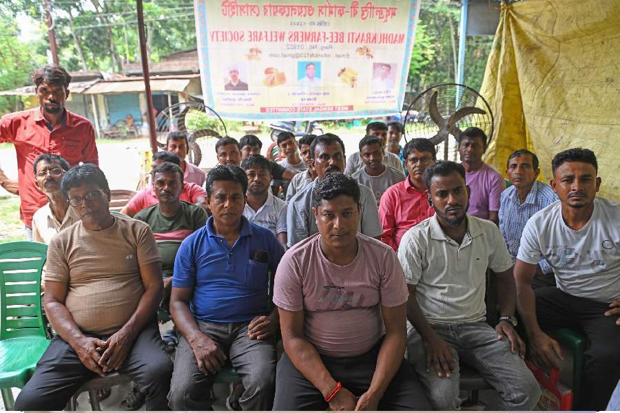 Bee farmers gather in Habra