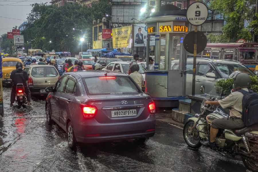 Waterlogging caused a massive traffic jam during office hours on Central Avenue