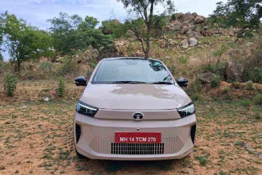 New LED headlamp and DRL cluster, body colour faux grille, and new bumper with vertical bars dominate the front view