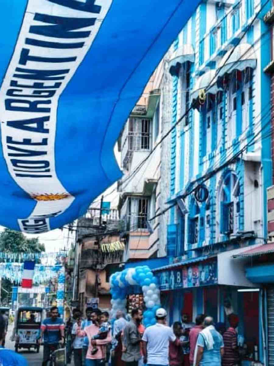 The locality was shrouded in giant Argentina flags by the local supporters of the Ichapur-Nabaganj area, some 24 kilometres away from Shyambazar