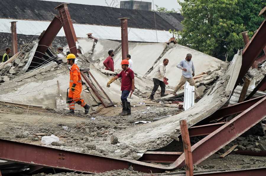 Witnesses described the collapse as so powerful that it felt like an earthquake