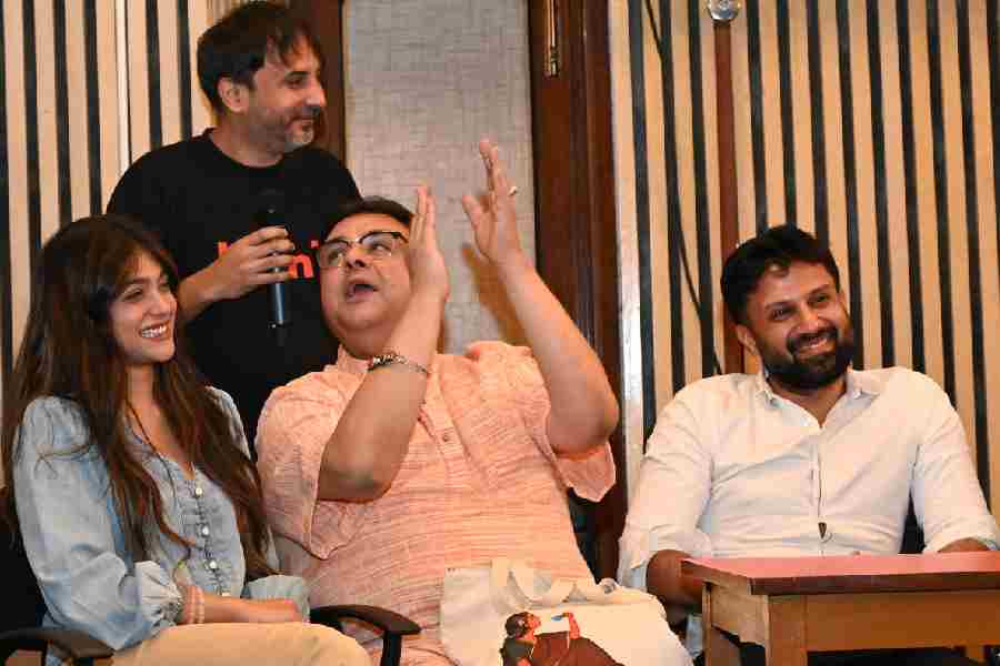 Anusha Viswanathan, Samrat Ghosh, Sujoy Prosad Chatterjee, and entrepreneur Nikhil Jain