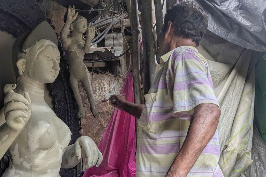 As clay returns, Kumartuli begins a frantic catch-up 
