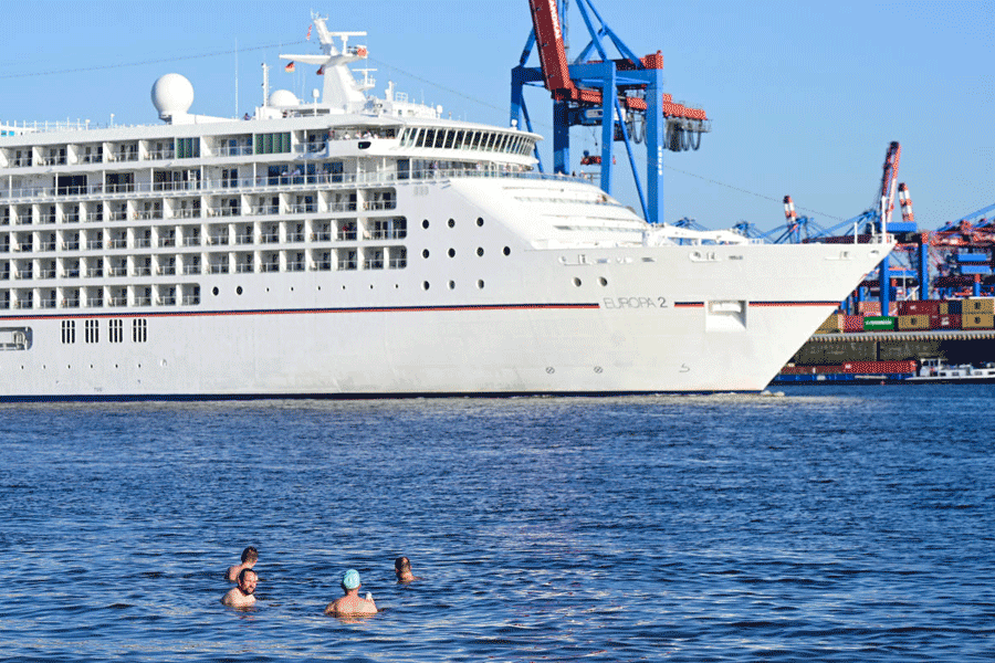 Cooling off at the Elbe river in the harbour in Hamburg