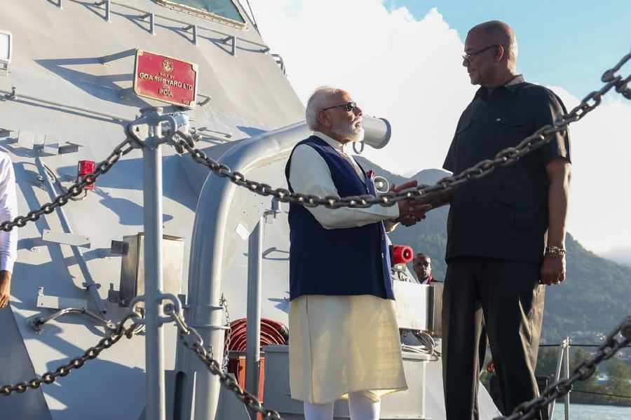 Prime Minister Narendra Modi shakes hands with Seychelles President Patrick Herminie