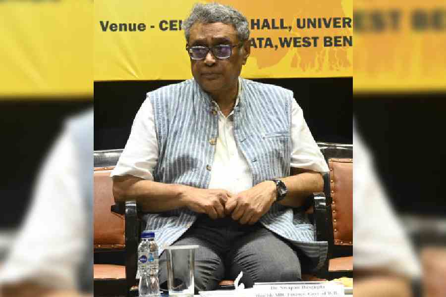 Finance minister Swapan Dasgupta at the programme organised by the All Bengal Principals’ Council at Calcutta University            on Sunday. (Bishwarup Dutta)