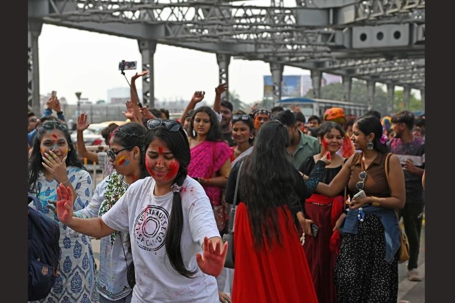 People from all over Kolkata and Howrah take part in the celebrations