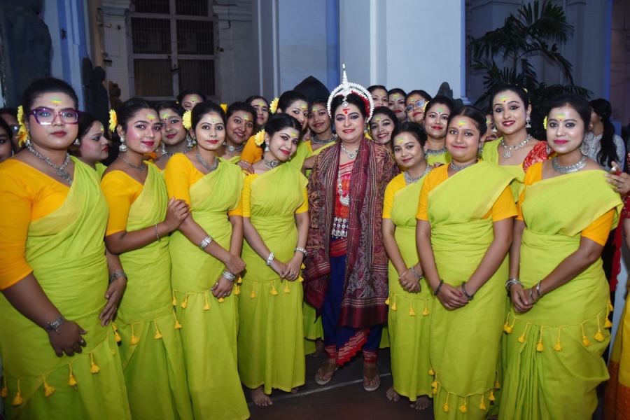 Ganguly with the dancers