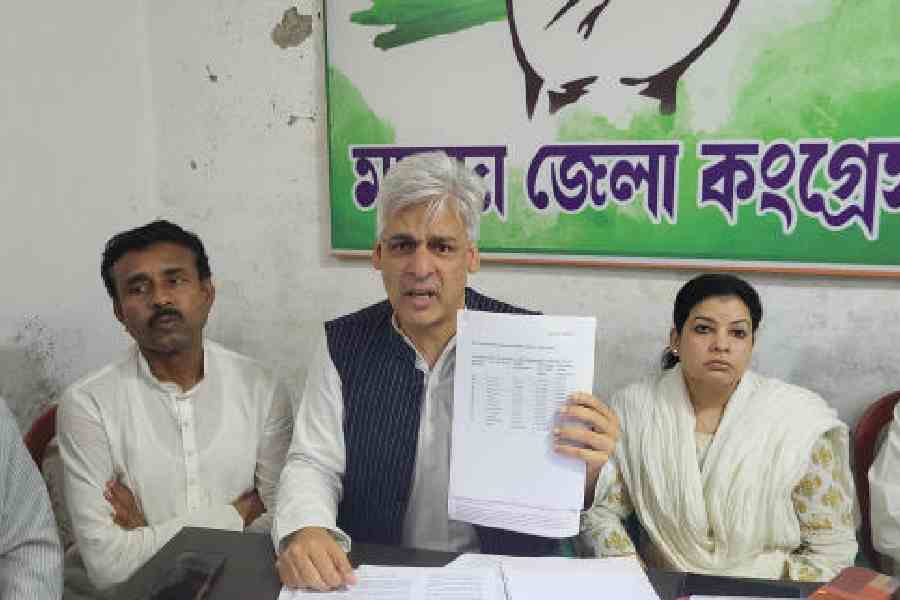 Mausam Noor urges Congress boycott Bengal polls EC 60 lakh adjudication