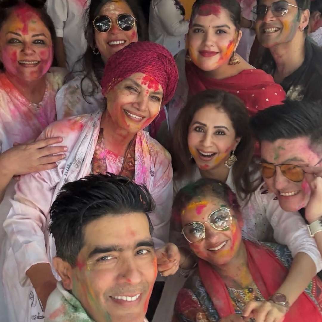 Manish Malhotra celebrates Holi with Shabana Azmi and Urmila Matondkar