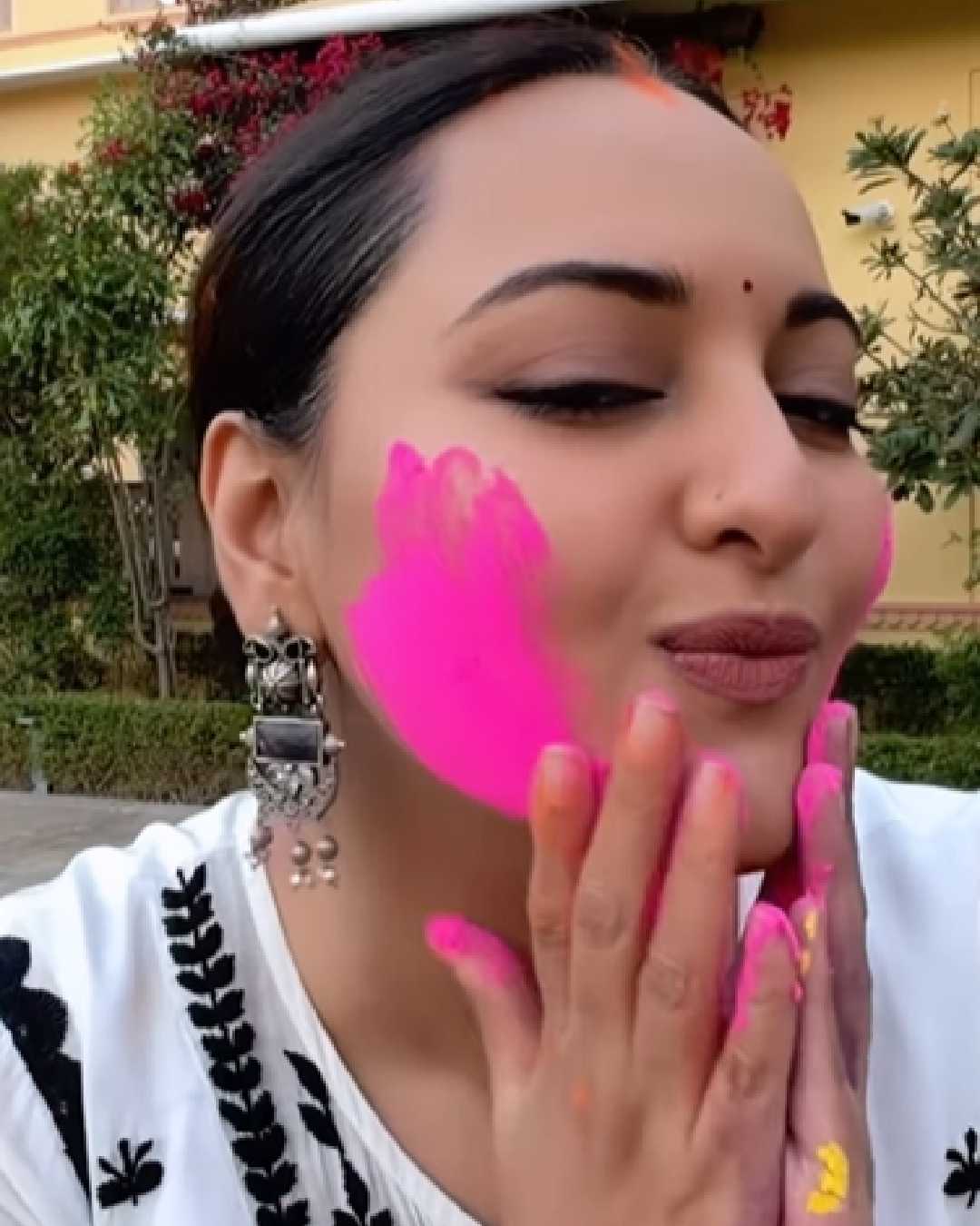 Sonakshi Sinha celebrates Holi