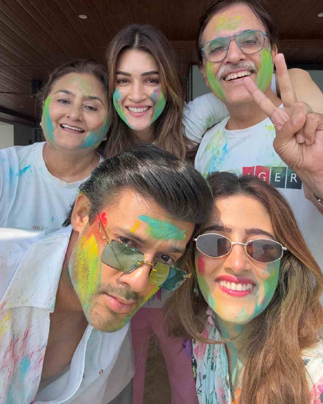 Kriti Sanon celebrates Holi with family