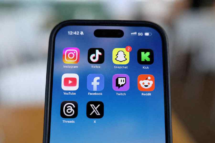 UK social media ban under 16