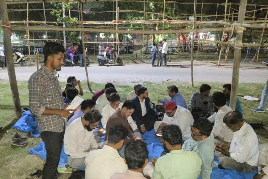 An indefinite sit-in against the SIR began at the Park Circus Maidan on Wednesday