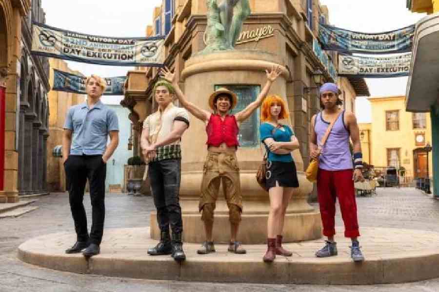(L-R) Taz Skylar, Mackenyu, Inaki Godoy, Emily Rudd and Jacob Romero in Season 2 of One Piece, premiering on Netflix on March 10