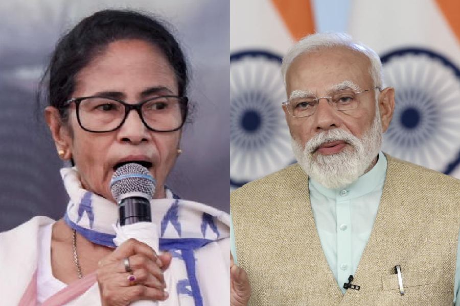 Mamata Banerjee (left), Narendra Modi
