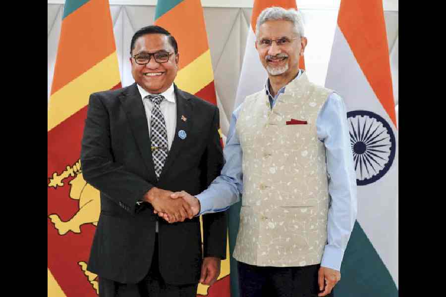 Iranian warship Kochi docking