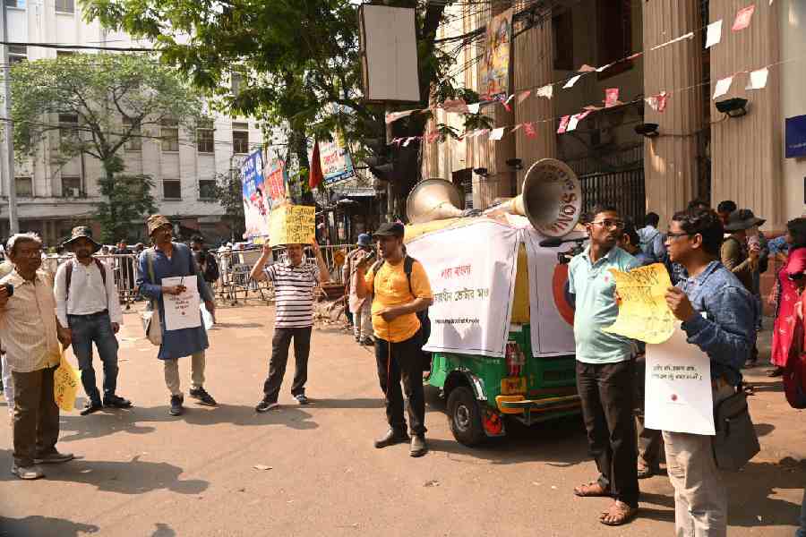 Members of Sara Bangla Bicharadhin Voter Mancha protest in BBD Bag on Saturday