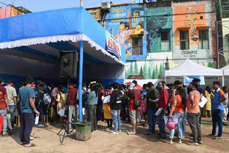A queue to collect Yuva Sathi forms at a camp at Kashi Bose Lane on February 15 
