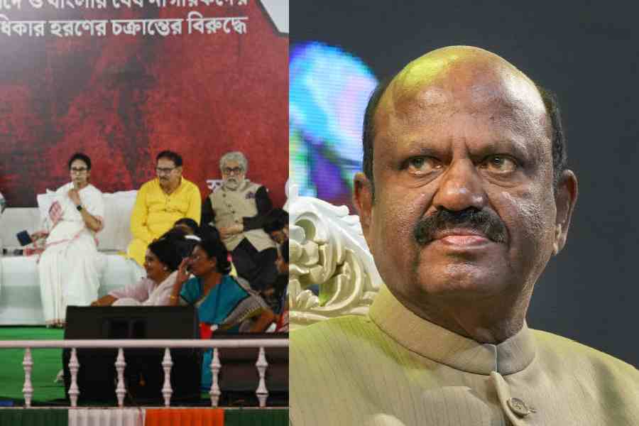 Mamata dharna claims Bengal Governor Bose removed Amit Shah threat