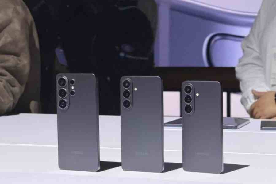 Samsung Galaxy S26 series (on the left is the Ultra) strikes a balance between hardware improvements and AI features. Pictures: Mathures Paul