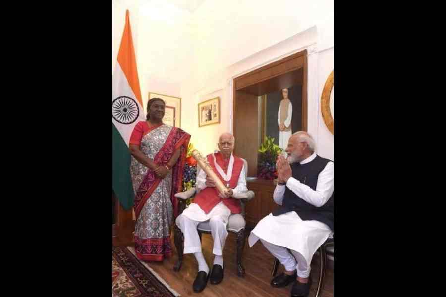 The picture displayed by Mamata Banerjee at her Calcutta dharna shows Prime Minister Narendra Modi sitting as President Droupadi Murmu stands while conferring the Bharat Ratna on LK Advani on March 31, 2024