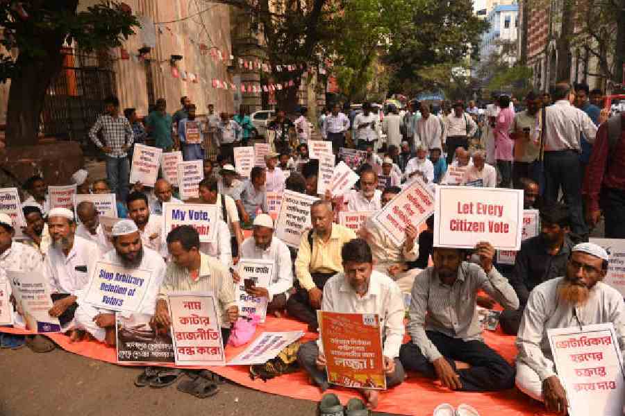 Protesters in front of the office of Bengal’s chief electoral officer in BBD Bag on Monday. Picture by Bishwarup Dutta