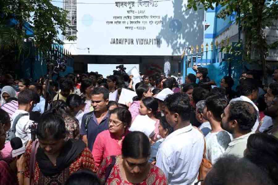 Candidates outside Jadavpur Vidyapith School after the selection test for teaching posts at the secondary            level on September 7 last year