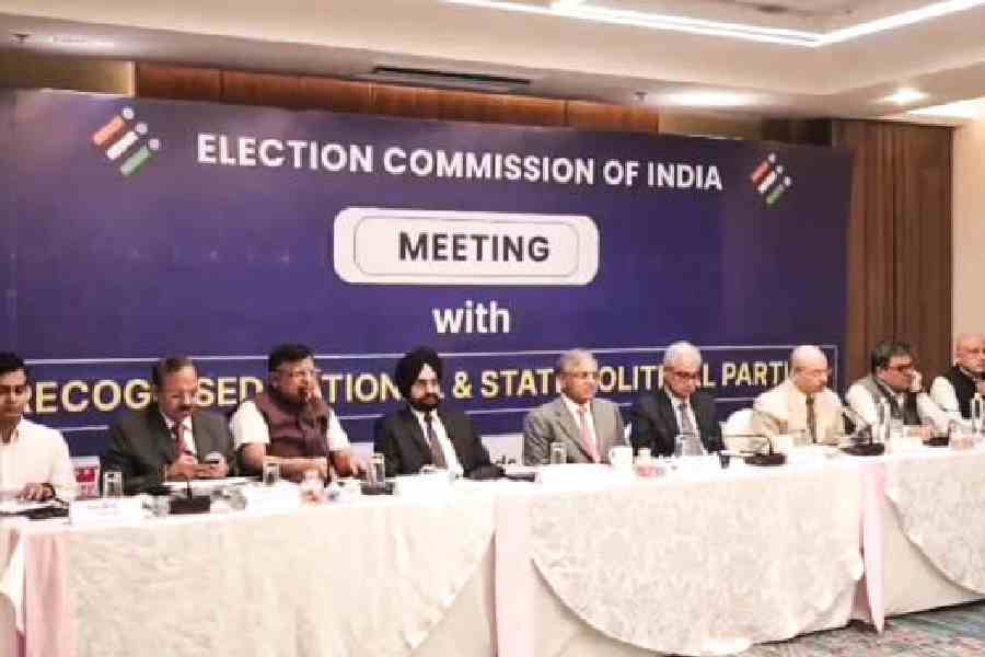 Gyanesh Kumar warns Bengal DEOs no poll violence punishment