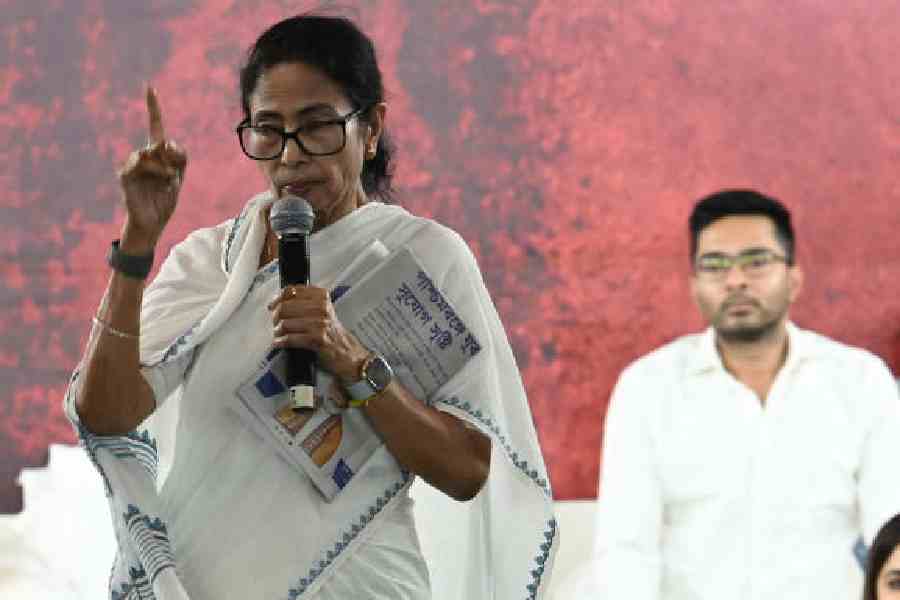 Mamata Banerjee warns super-god CEC Gyanesh Kumar duhshahosh