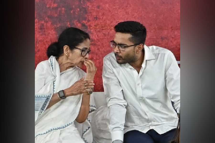 Mamata Banerjee and Abhishek Banerjee at the dharna site