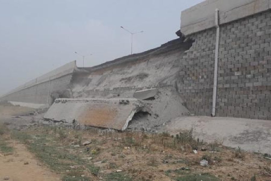 NH19 flyover wall collapse East Burdwan