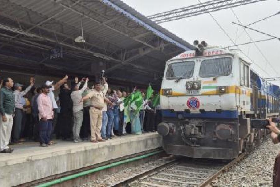 Thakurnagar road over bridge delay