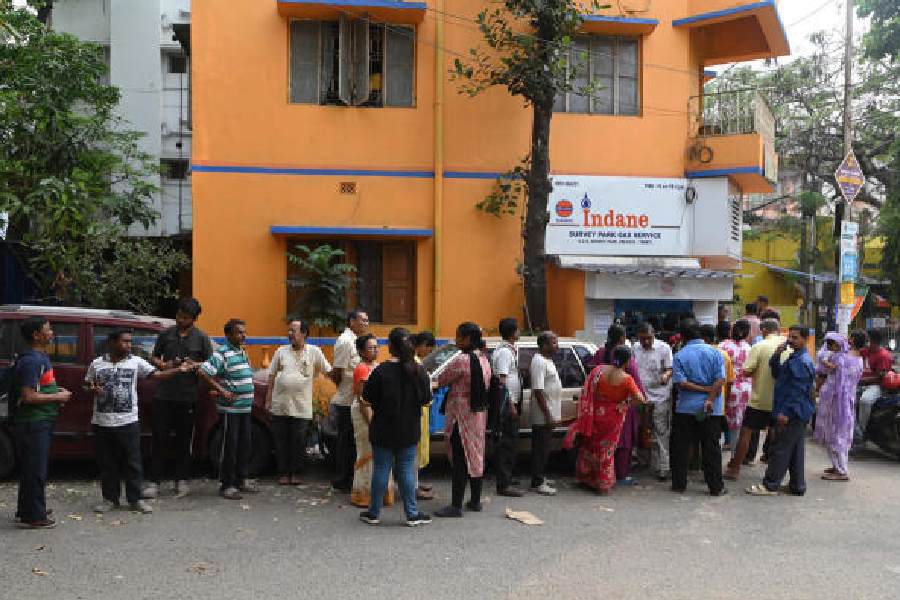 LPG Crisis in Kolkata