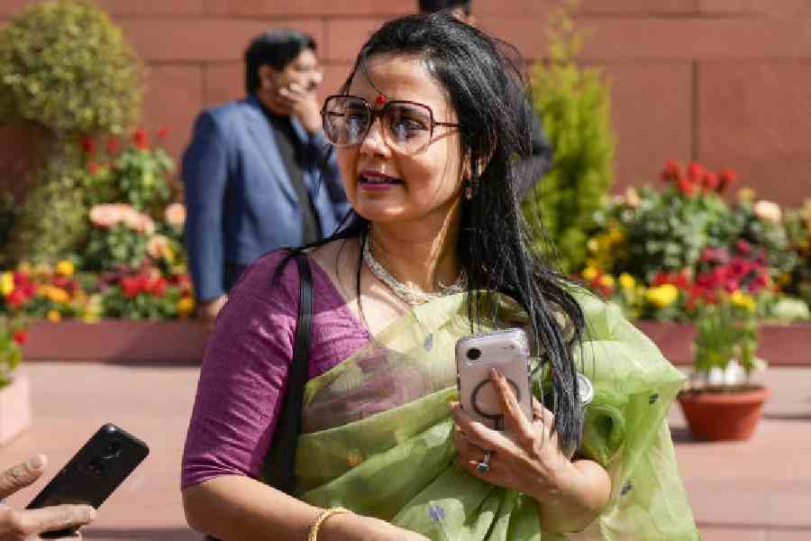 Supreme Court notices Mahua Moitra CBI cash for query Lokpal appeal