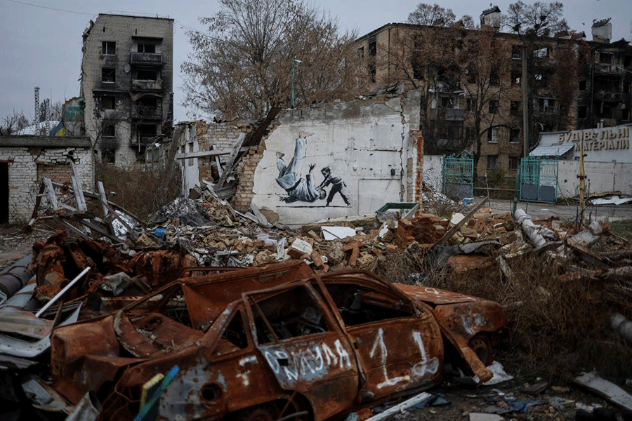 World-renowned graffiti artist Banksy unveiled a work in the Ukrainian town of Borodyanka