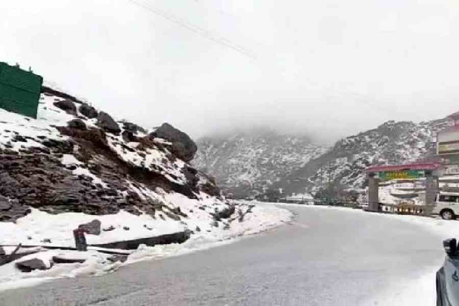 Sikkim mid-March snowfall higher reaches tourist influx