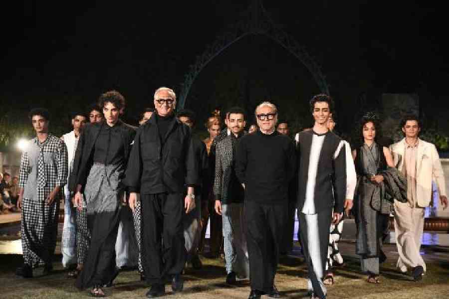 David Abraham and Rakesh Thakore presented Sartorial Sarongs at FDCI India Men's Weekend 2026.