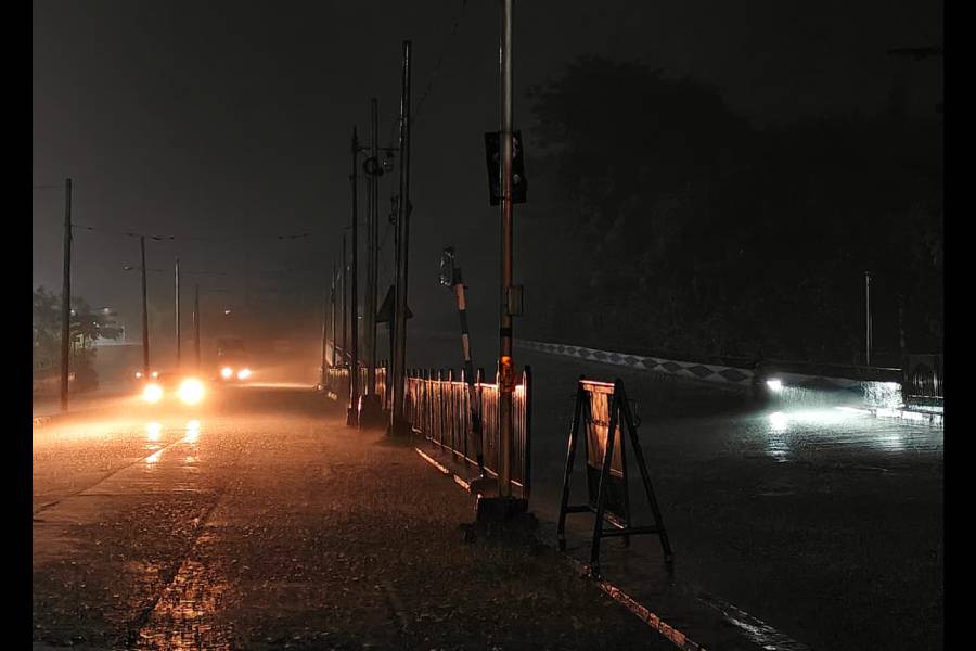 Heavy rain in Kolkata on Monday