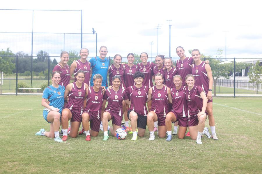 Iranian women footballers pose with members of Brisbane Roar women's football club